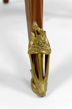 Lade das Bild in den Galerie-Viewer, Guéridon "Olga" par Louis Majorelle en acajou, France, circa 1900