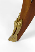 Lade das Bild in den Galerie-Viewer, Guéridon "Olga" par Louis Majorelle en acajou, France, circa 1900