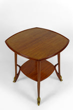 Lade das Bild in den Galerie-Viewer, Guéridon "Olga" par Louis Majorelle en acajou, France, circa 1900