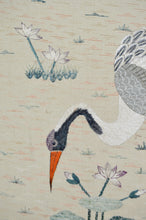 将图片加载到图库查看器,Tapisserie encadrée en soie brodée, Vietnam, vers 1930