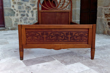 将图片加载到图库查看器,Paire de lits en bois courbé par Thonet, circa 1900