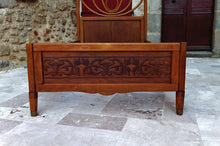 将图片加载到图库查看器,Paire de lits en bois courbé par Thonet, circa 1900