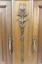 将图片加载到图库查看器,Buffet 2 corps Art Nouveau en noyer sculpté avec vitrail et miroir, circa 1910