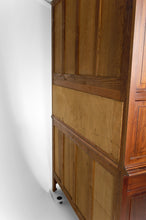 将图片加载到图库查看器,Buffet 2 corps Art Nouveau en noyer sculpté avec vitrail et miroir, circa 1910