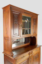 将图片加载到图库查看器,Buffet 2 corps Art Nouveau en noyer sculpté avec vitrail et miroir, circa 1910
