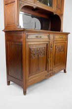 将图片加载到图库查看器,Buffet 2 corps Art Nouveau en noyer sculpté avec vitrail et miroir, circa 1910