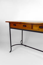 将图片加载到图库查看器,Bureau moderniste en merisier et fer forgé, circa 1980