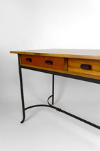 将图片加载到图库查看器,Bureau moderniste en merisier et fer forgé, circa 1980
