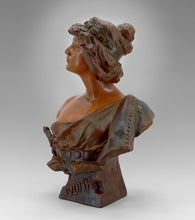 将图片加载到图库查看器,Buste de Judith en terre cuite par Ricardo Aurilli, circa 1900-1910