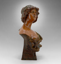 将图片加载到图库查看器,Buste de Judith en terre cuite par Ricardo Aurilli, circa 1900-1910