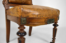 Загрузить изображение в средство просмотра галереи, Chaise d'apparat d'époque Napoléon III en noyer, cuir et marbre, circa 1860
