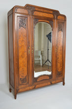 将图片加载到图库查看器,Chambre Art Nouveau en noyer sculpté à thème floral et loupe, 5 éléments