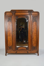 将图片加载到图库查看器,Chambre Art Nouveau en noyer sculpté à thème floral et loupe, 5 éléments