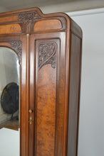 将图片加载到图库查看器,Chambre Art Nouveau en noyer sculpté à thème floral et loupe, 5 éléments