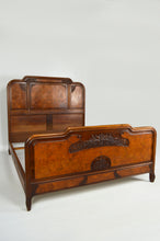 将图片加载到图库查看器,Chambre Art Nouveau en noyer sculpté à thème floral et loupe, 5 éléments