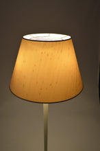 将图片加载到图库查看器,Lampadaire Art Déco en bois peint
