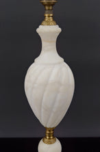 将图片加载到图库查看器,Lampe blanche style Néoclassique en Albatre et Bronze, Italie, circa 1950
