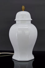 将图片加载到图库查看器,Lampe en porcelaine blanche par Pillivuyt, Japonisme, France, circa 1970