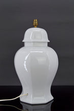 将图片加载到图库查看器,Lampe en porcelaine blanche par Pillivuyt, Japonisme, France, circa 1970