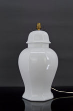 将图片加载到图库查看器,Lampe en porcelaine blanche par Pillivuyt, Japonisme, France, circa 1970