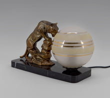 将图片加载到图库查看器,Lampe veilleuse Art Déco au félin, circa 1930
