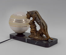 将图片加载到图库查看器,Lampe veilleuse Art Déco au félin, circa 1930
