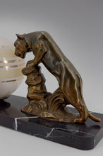 将图片加载到图库查看器,Lampe veilleuse Art Déco au félin, circa 1930