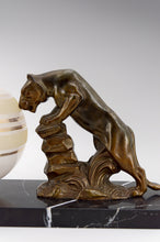 将图片加载到图库查看器,Lampe veilleuse Art Déco au félin, circa 1930