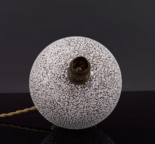 将图片加载到图库查看器,Lampe en céramique blanche et brune style Besnard, circa 1930