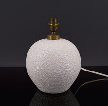 将图片加载到图库查看器,Lampe en céramique blanche style Besnard, circa 1930