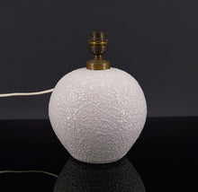 将图片加载到图库查看器,Lampe en céramique blanche style Besnard, circa 1930