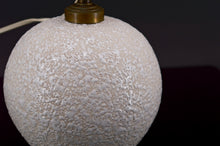 将图片加载到图库查看器,Lampe en céramique blanche style Besnard, circa 1930