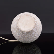 将图片加载到图库查看器,Lampe en céramique blanche style Besnard, circa 1930