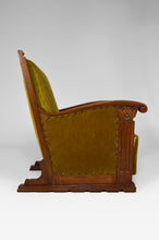 将图片加载到图库查看器,Paire de fauteuils club gothiques en chêne sculpté, vers 1900