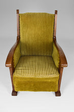 将图片加载到图库查看器,Paire de fauteuils club gothiques en chêne sculpté, vers 1900