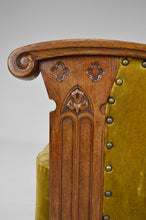 将图片加载到图库查看器,Paire de fauteuils club gothiques en chêne sculpté, vers 1900