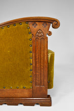将图片加载到图库查看器,Paire de fauteuils club gothiques en chêne sculpté, vers 1900