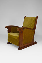 将图片加载到图库查看器,Paire de fauteuils club gothiques en chêne sculpté, vers 1900