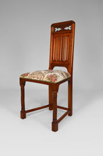 将图片加载到图库查看器,Paire de chaises Néo-Gothique en noyer sculpté
