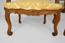 将图片加载到图库查看器,Paire de fauteuils style Louis XV en chêne sculpté