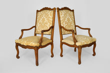 将图片加载到图库查看器,Paire de fauteuils style Louis XV en chêne sculpté