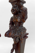 将图片加载到图库查看器,Paire de lampes néo-gothiques en bois sculpté "aux bouffons", France, XIXe
