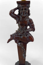 将图片加载到图库查看器,Paire de lampes néo-gothiques en bois sculpté "aux bouffons", France, XIXe