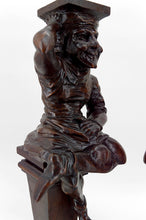 将图片加载到图库查看器,Paire de lampes néo-gothiques en bois sculpté "aux bouffons", France, XIXe