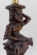 将图片加载到图库查看器,Paire de lampes néo-gothiques en bois sculpté "aux bouffons", France, XIXe