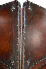 将图片加载到图库查看器,Paravent ancien en cuir patiné, vers 1900