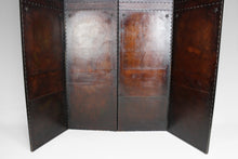将图片加载到图库查看器,Paravent ancien en cuir patiné, vers 1900