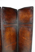 将图片加载到图库查看器,Paravent ancien en cuir patiné, vers 1900