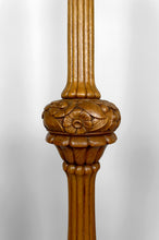 Cargar imagen en el visor de la galería, Important lampadaire Art Déco en chêne sculpté, France, vers 1920
