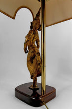 Lade das Bild in den Galerie-Viewer, Paire de Lampes Sculpturales en Bronze Doré représentant des Danseuses, Thaïlande, XXe
